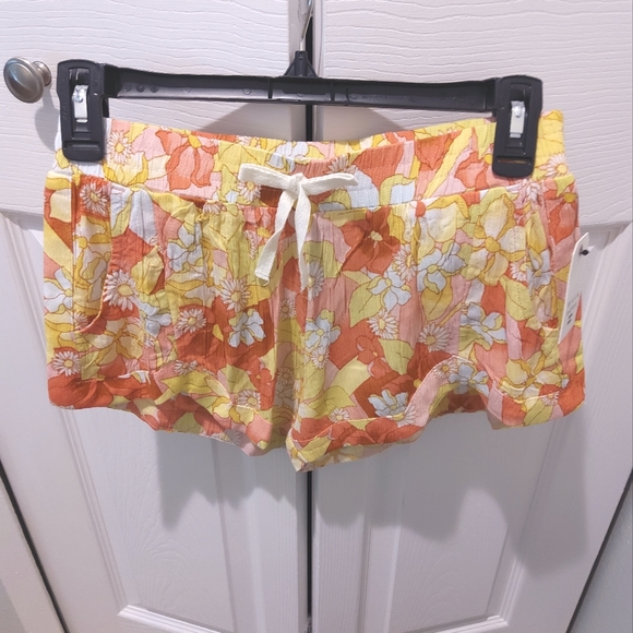 NWT Billabong Floral Girl's L/12 Shorts Firm Price - Picture 2 of 3